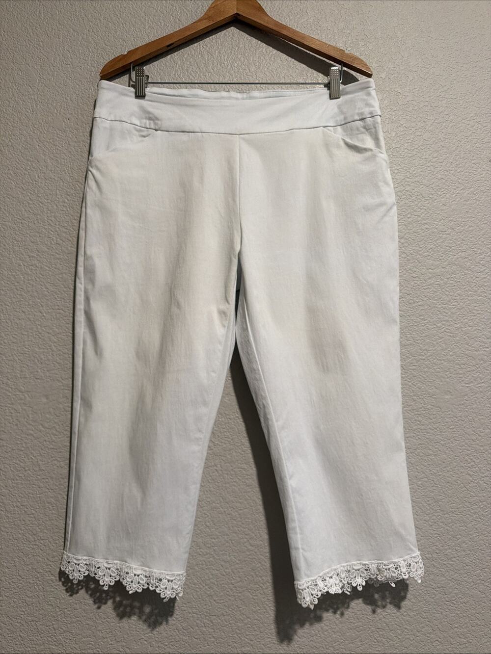 Bella Rose Mid Rise Capri Pants Stretch Cropped White Country Cottage Lace PXL